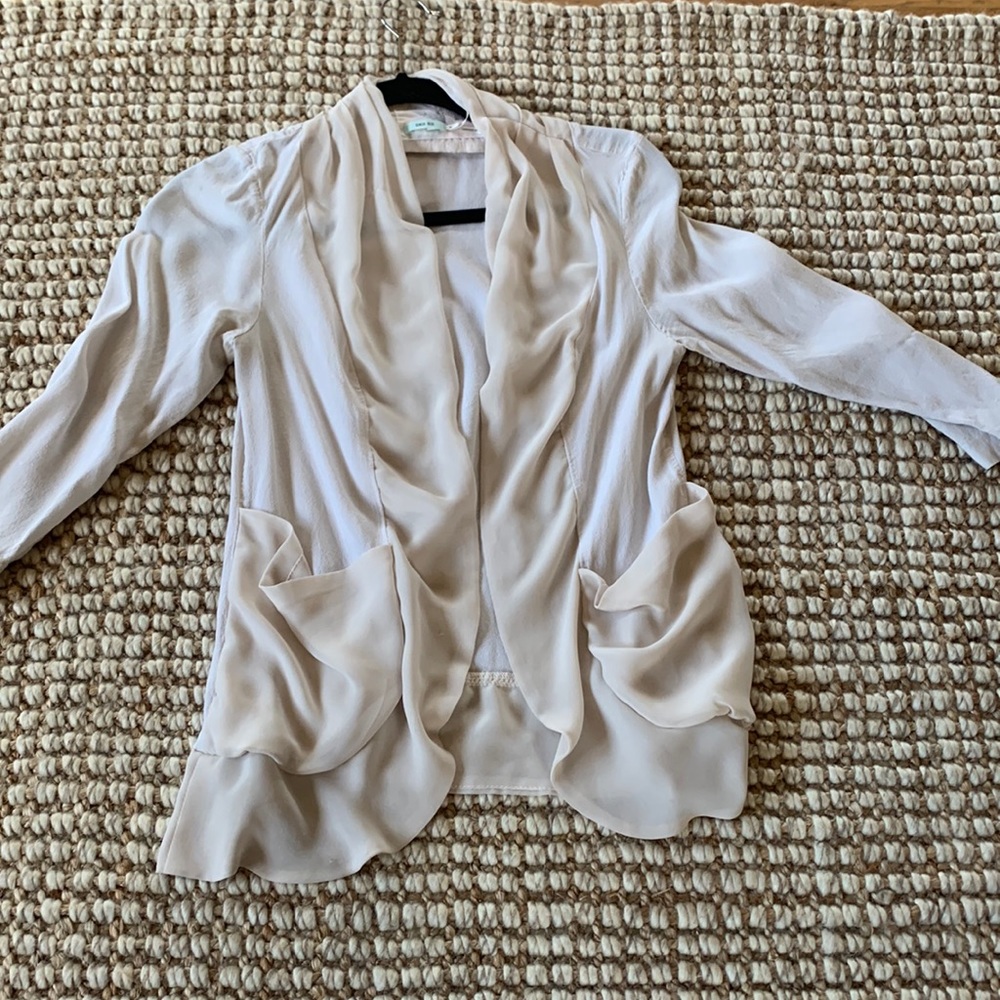 Light weight, three quarter length arms blazer